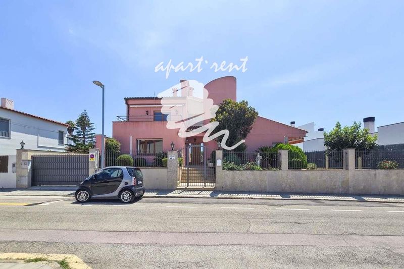 Дом на продажу Roses, Girona. Ref: 3173. Apart-Rent