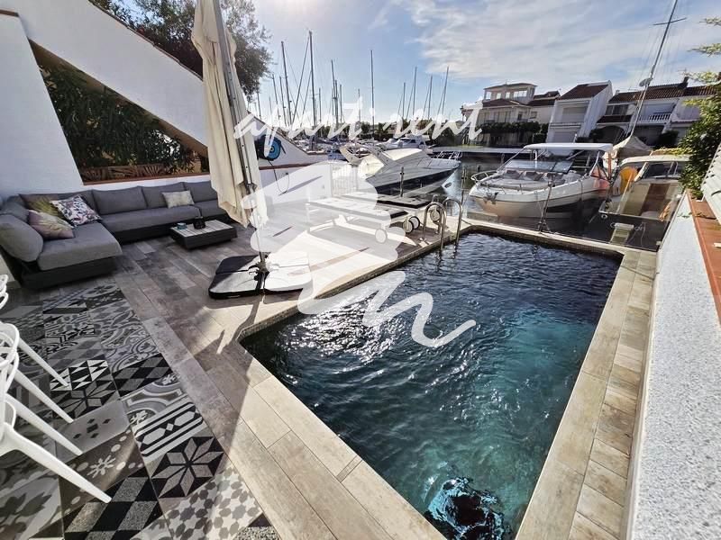 Дом на продажу Empuriabrava, Girona. Ref: 3199. Apart-Rent