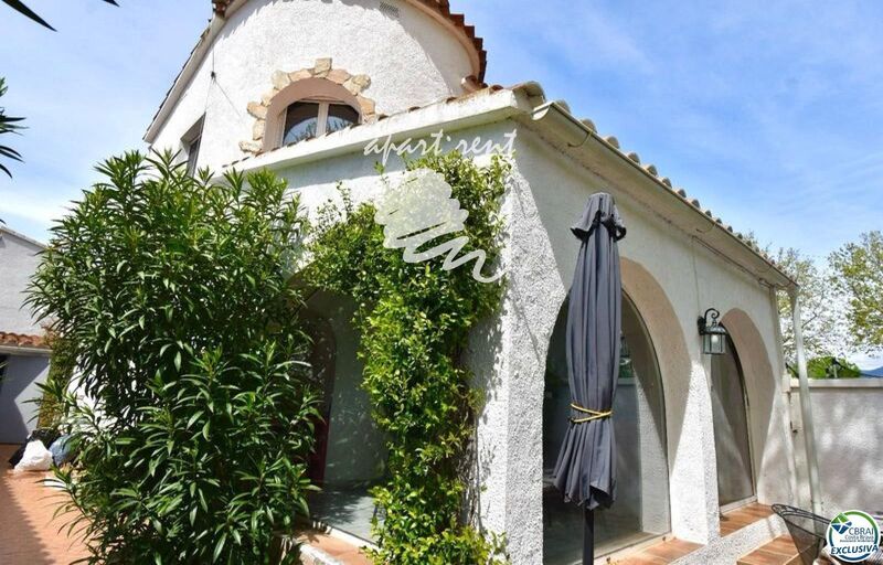 Дом на продажу Empuriabrava, Girona. Ref: 3304. Apart-Rent