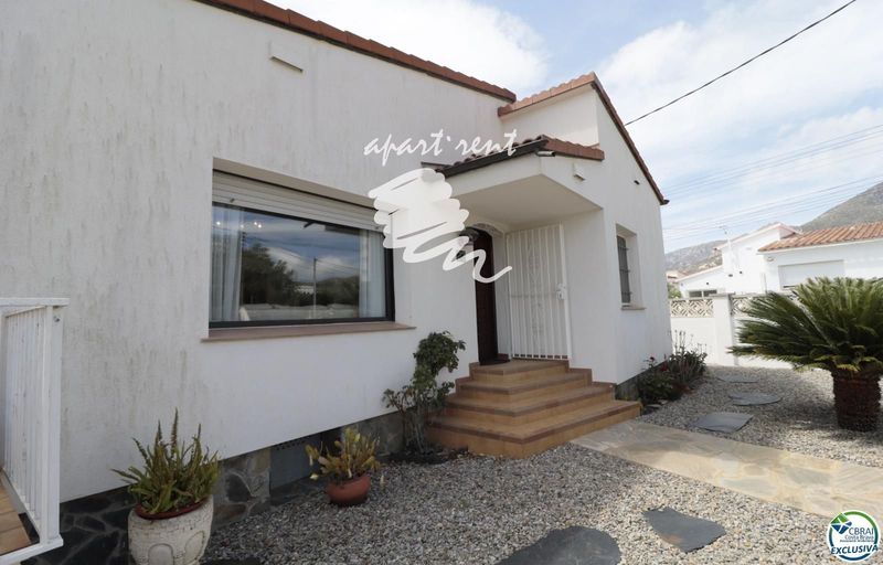 Дом на продажу Roses, Girona. Ref: 3323. Apart-Rent