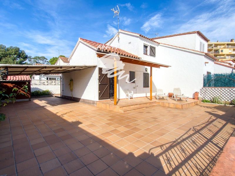 Maison en vente Roses, Girona. Ref: 3402. Apart-Rent