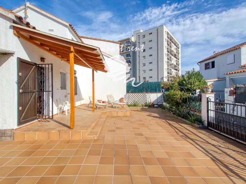 Cases en venda Roses, Girona. Ref: 3402. Apart-Rent