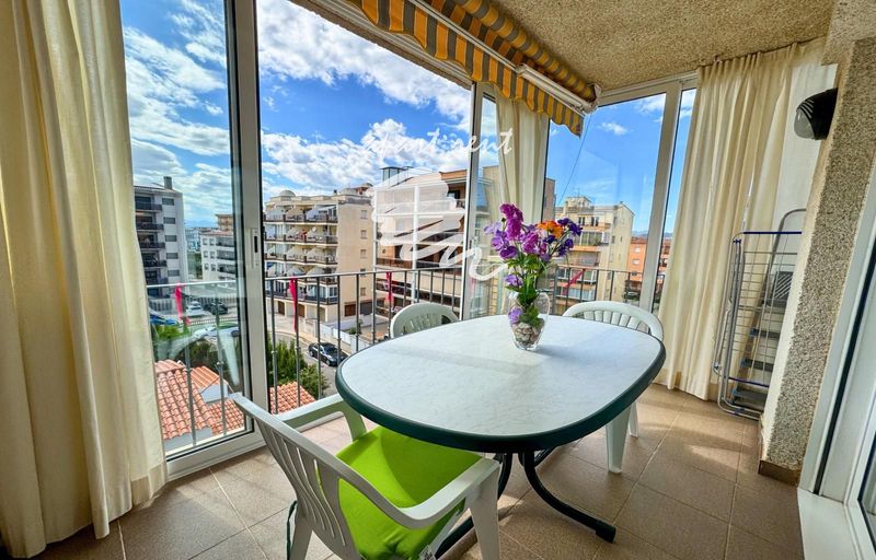 Piso en venta Roses, Girona. Ref: 3432. Apart-Rent
