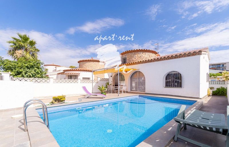 Casa en venta Roses, Girona. Ref: 3454. Apart-Rent