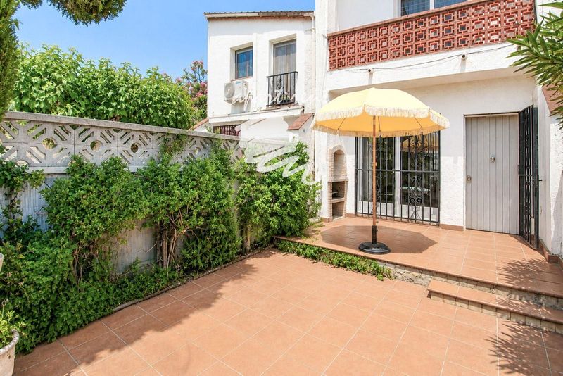 Casa en venta Empuriabrava, Girona. Ref: 3498. Apart-Rent