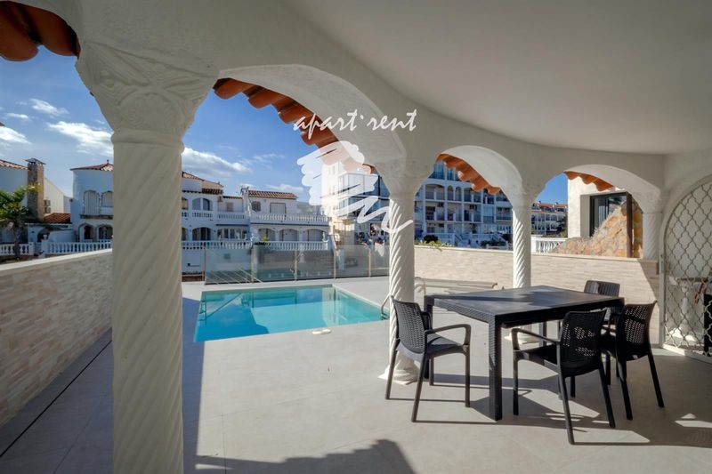 Maison en vente Empuriabrava, Girona. Ref: 3655. Apart-Rent