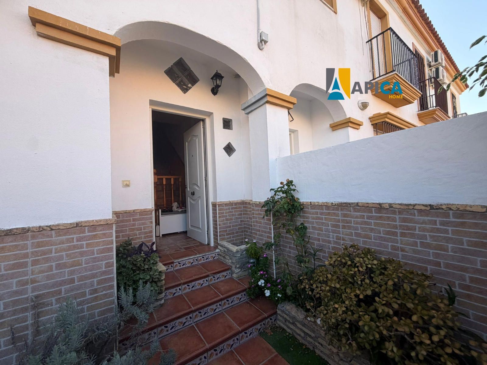 🏡 ¡CASA UNIFAMILIAR DE 106 m² CON DOS PATIOS DEL CENTRO DE PUERTO REAL! - Foto 2