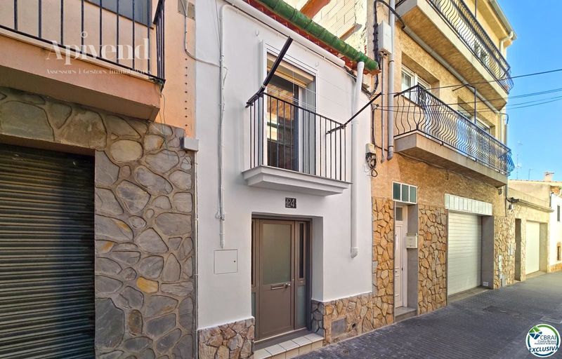 Chalet Independiente en venta Roses, Girona. Ref: 1020. Apivend 2000