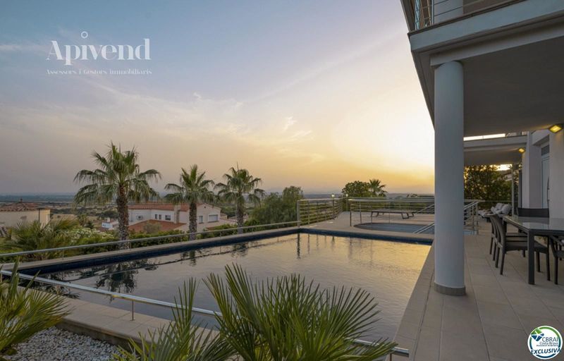 Chalet Independiente en venta Palau-Saverdera, Girona. Ref: 1062. Apivend 2000