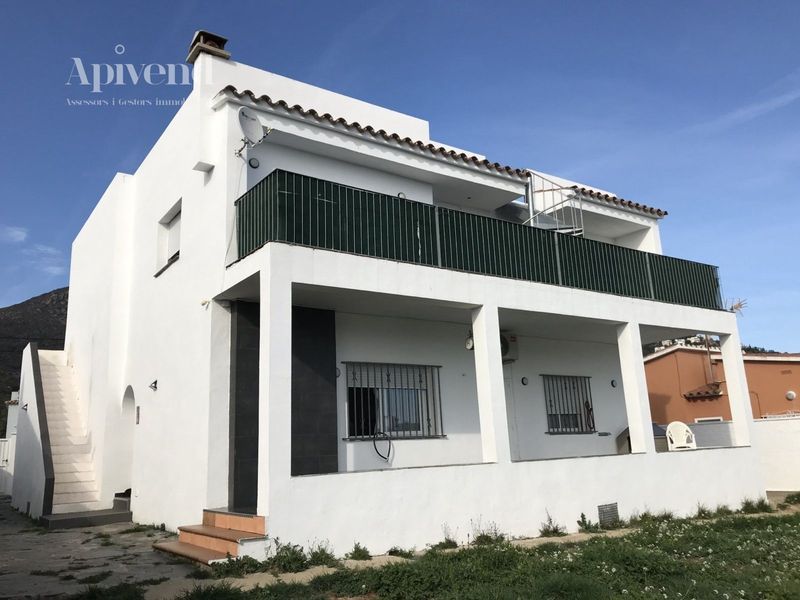 Chalet Independiente en venta Roses, Girona. Ref: 1079. Apivend 2000