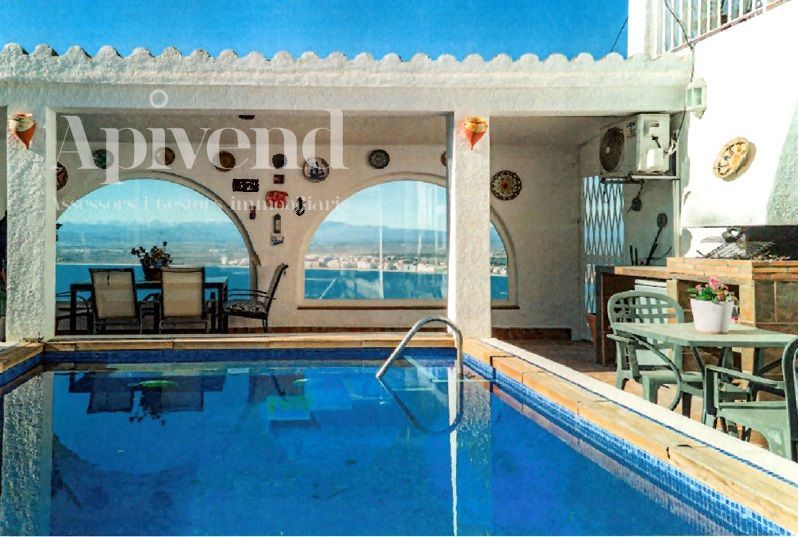 Chalet Independiente en venta Roses, Girona. Ref: 1137. Apivend 2000