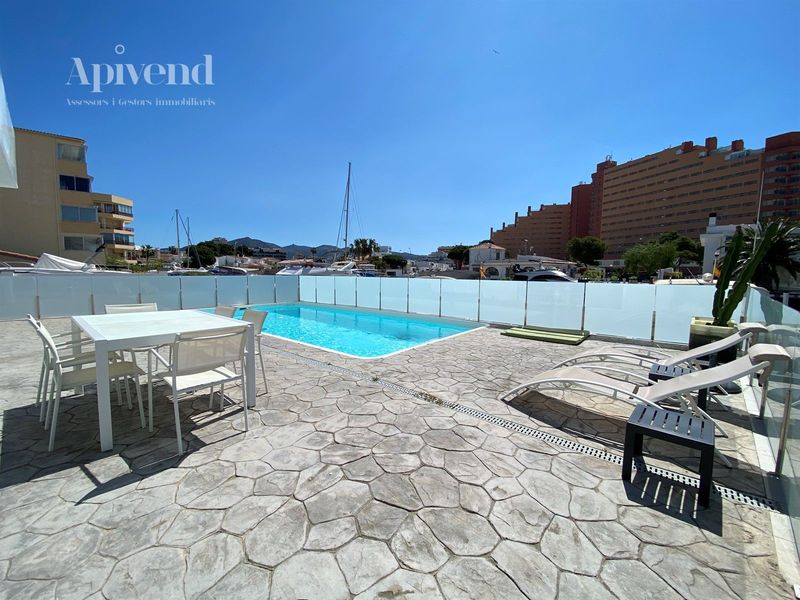 Chalet Independiente en venta Roses, Girona. Ref: 1141. Apivend 2000