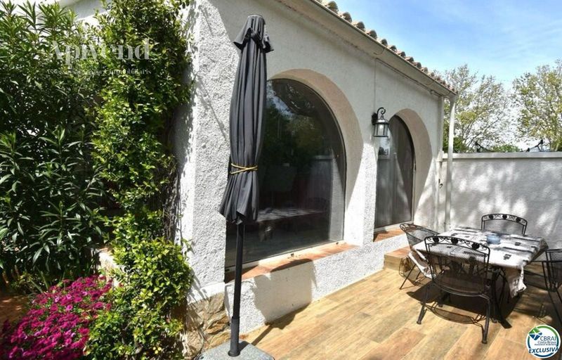 Chalet Independiente en venta Empuriabrava, Girona. Ref: 1192. Apivend 2000