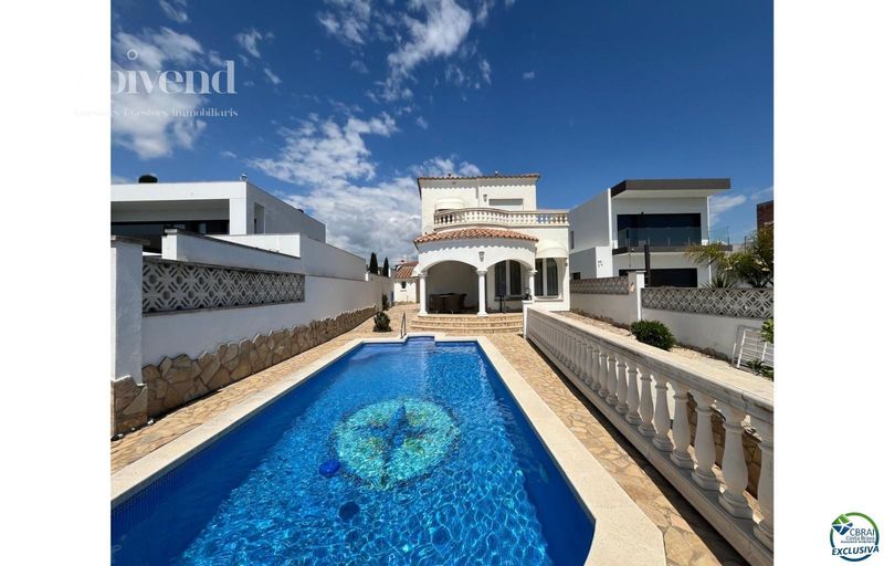 Chalet Independiente en venta Empuriabrava, Girona. Ref: 1222. Apivend 2000