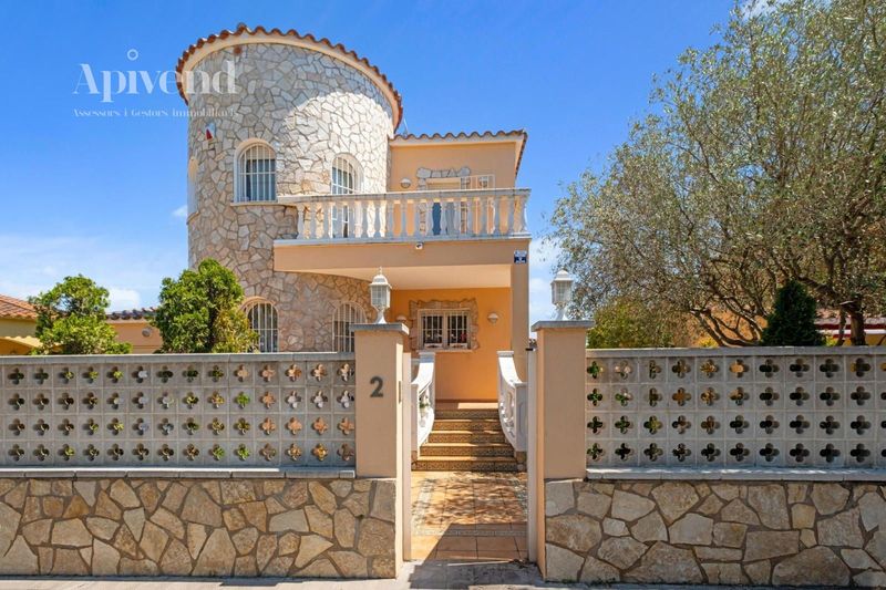 Chalet Independiente en venta Empuriabrava, Girona. Ref: 1223. Apivend 2000