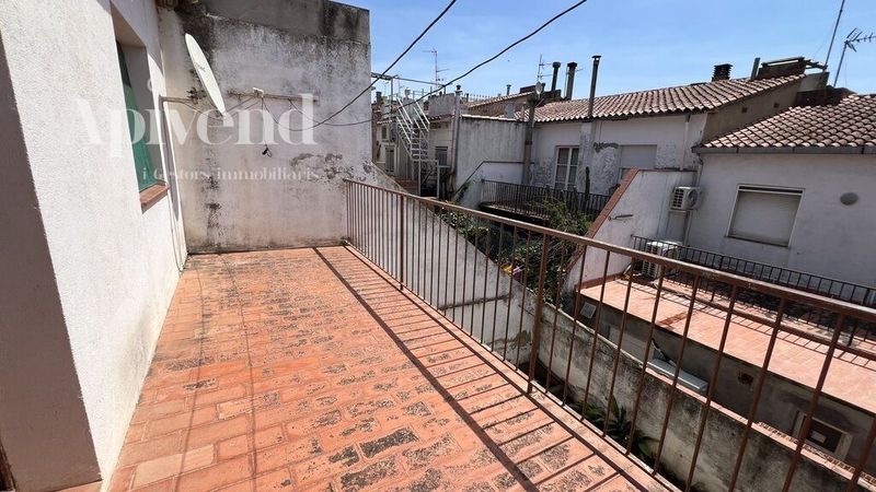 House for sale Figueres, Girona. Ref: 1331. Apivend 2000