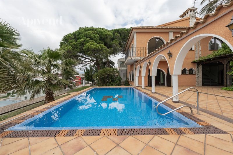 House for sale Empuriabrava, Girona. Ref: 1345. Apivend 2000