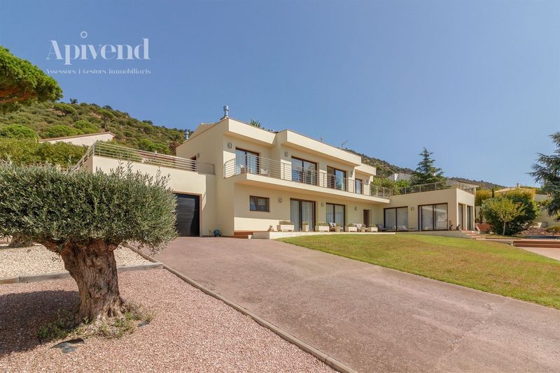 House for sale Pau, Girona. Ref: 1374. Apivend 2000