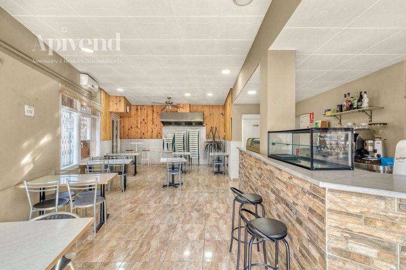 Locaux en vente Sant Pere Pescador, Girona. Ref: 1402. Apivend 2000