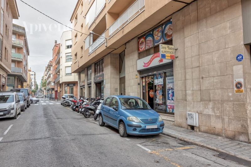 Local Comercial en venta Figueres, Girona. Ref: 1403. Apivend 2000