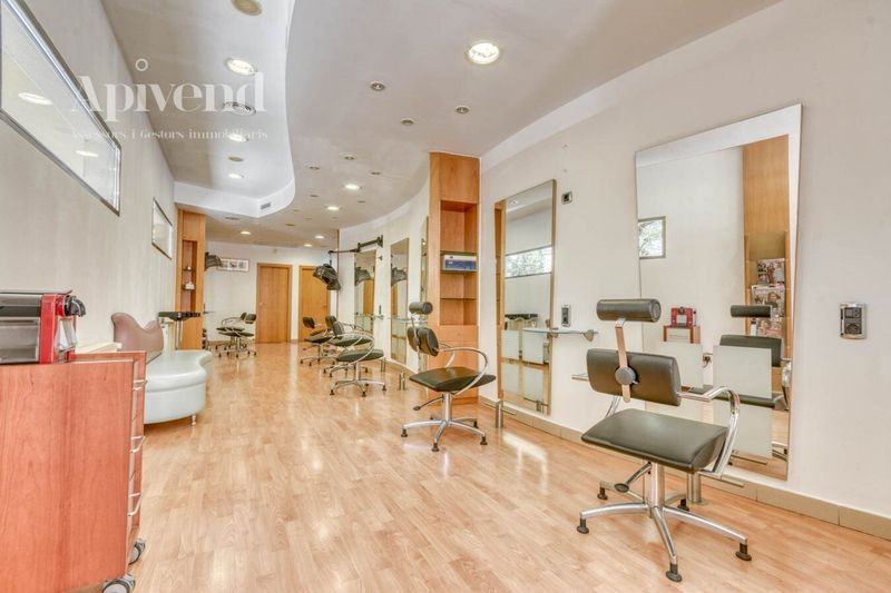 Local Comercial en venta Figueres, Girona. Ref: 1406. Apivend 2000