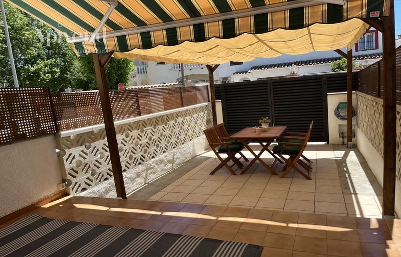 Townhouse for sale Empuriabrava, Girona. Ref: 1421. Apivend 2000