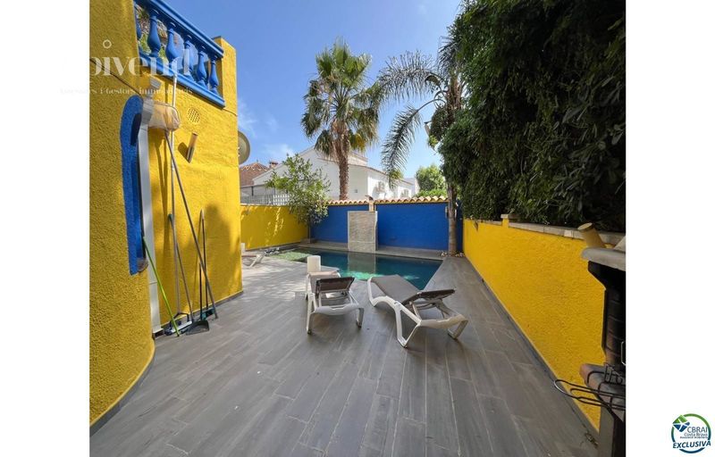 Chalet Independiente en venta Empuriabrava, Girona. Ref: 1426. Apivend 2000