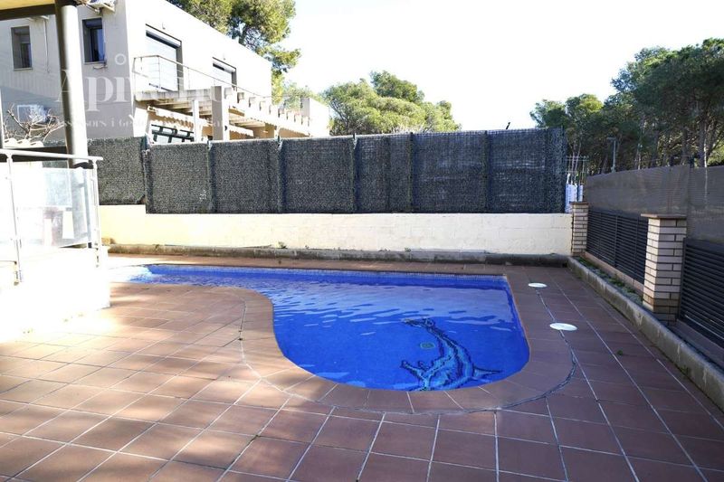 Chalet Independiente en venta Roses, Girona. Ref: 1448. Apivend 2000