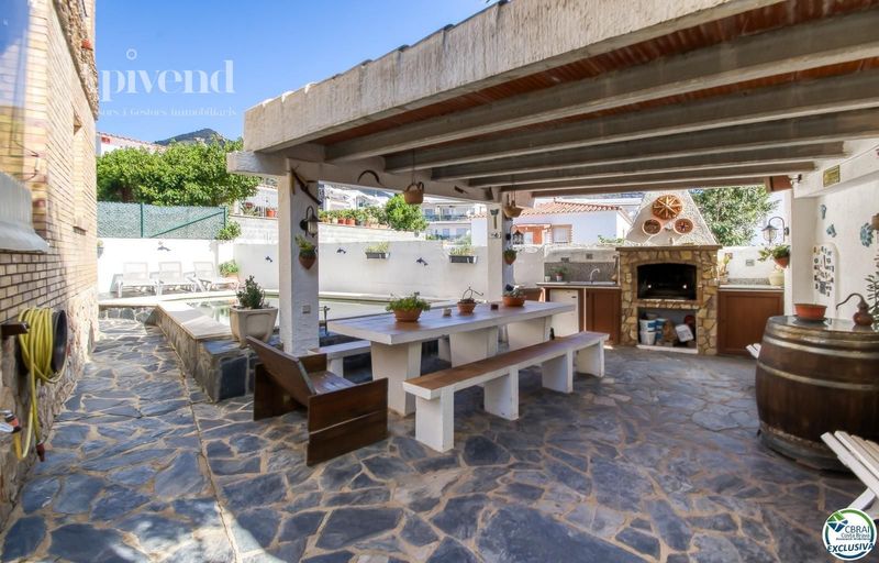 Chalet Independiente en venta Roses, Girona. Ref: 1512. Apivend 2000