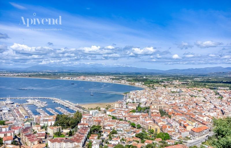 Chalet Independiente en venta Roses, Girona. Ref: 1515. Apivend 2000