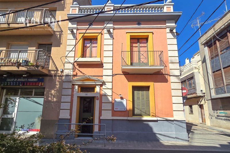 Townhouse for sale Figueres, Girona. Ref: 1524. Apivend 2000