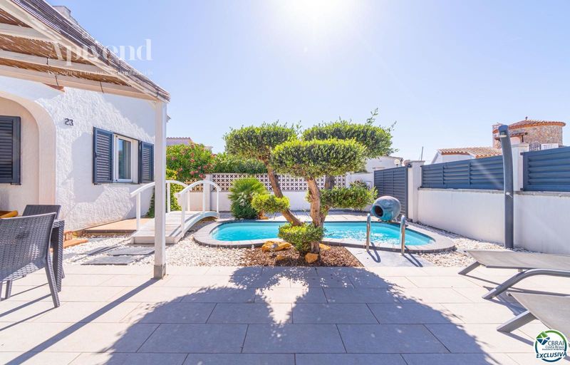 Chalet Independiente en venta Roses, Girona. Ref: 1552. Apivend 2000