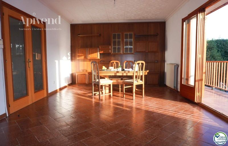 Chalet Independiente en venta Vila-Sacra, Girona. Ref: 1555. Apivend 2000