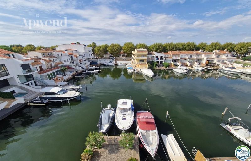 Piso en venta Empuriabrava, Girona. Ref: 1561. Apivend 2000
