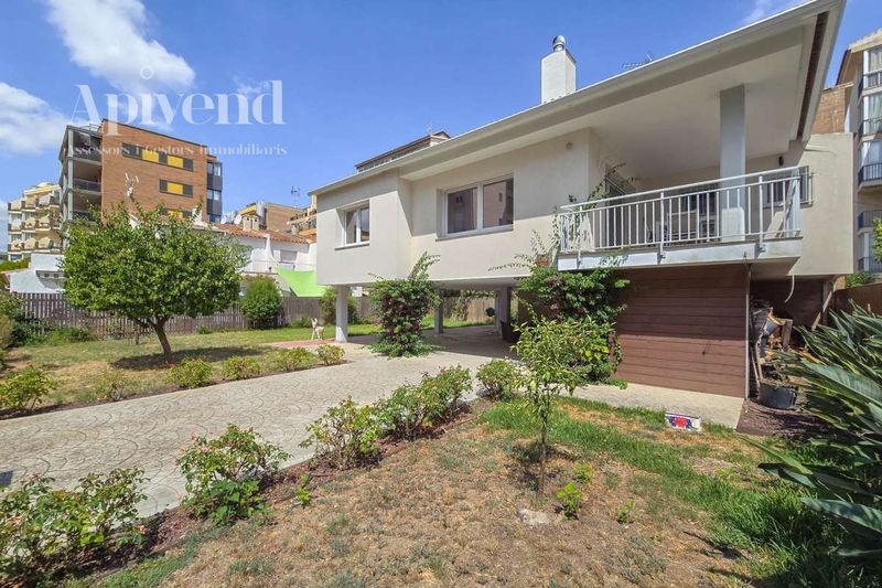 Chalet Independiente en venta Roses, Girona. Ref: 1629. Apivend 2000