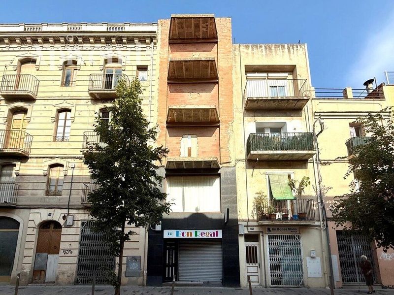Edificio Singular en venta Figueres, Girona. Ref: 1630. Apivend 2000