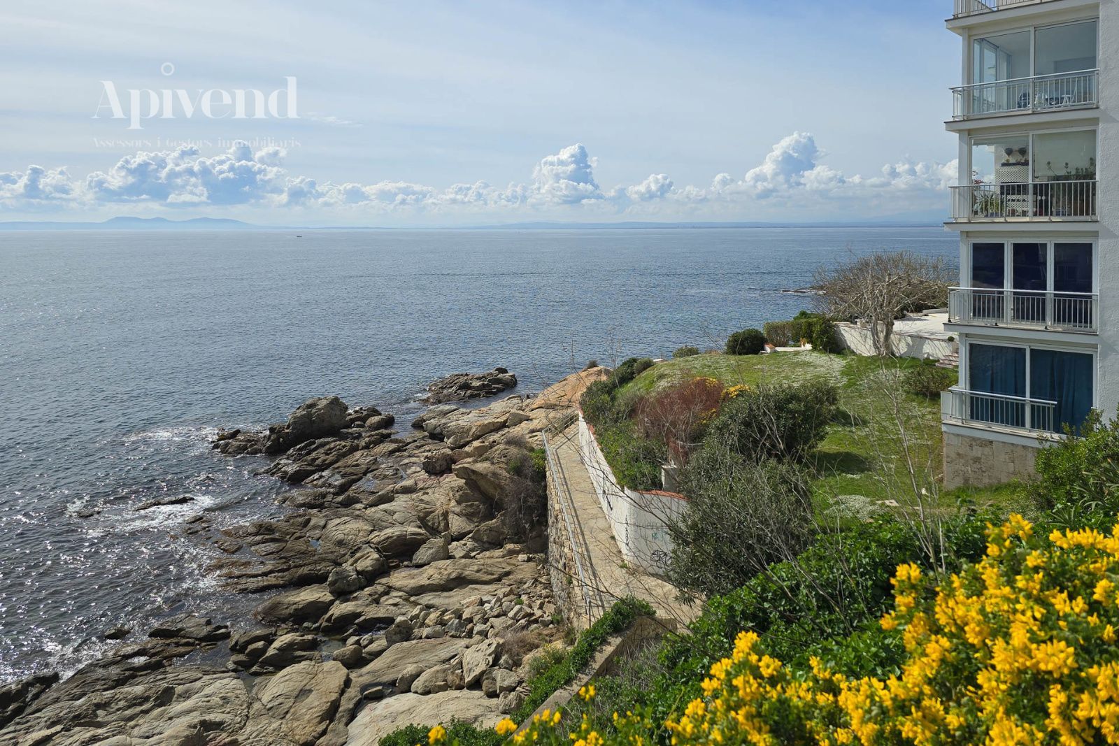 для продажиапартаменты Roses