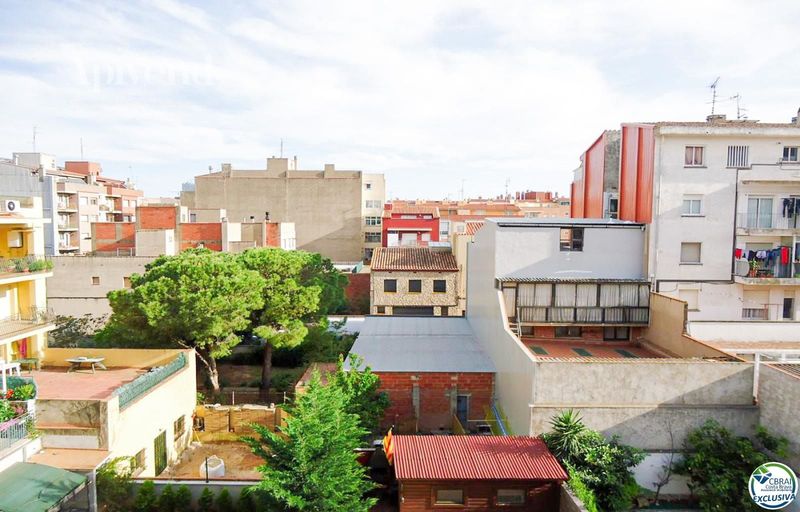 Pis en venda Figueres, Girona. Ref: 1891. Apivend 2000