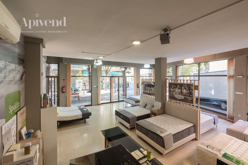 Local Comercial en venda Figueres, Girona. Ref: 1899. Apivend 2000