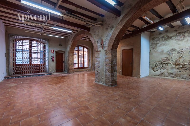 Locaux en vente Figueres, Girona. Ref: 1932. Apivend 2000
