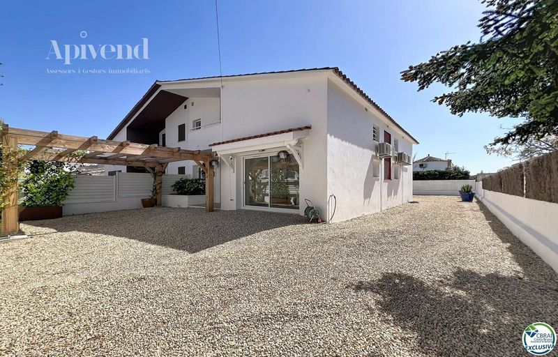 Maison de Ville en vente Empuriabrava, Girona. Ref: 1944. Apivend 2000