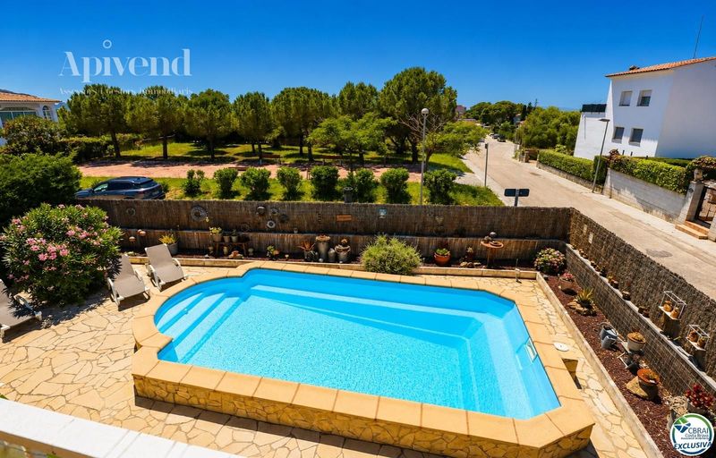 Detached Villa for sale Roses, Girona. Ref: 1975. Apivend 2000