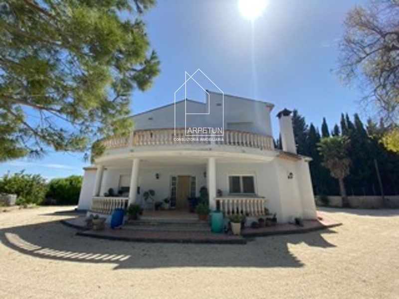 Chalet Independiente en venta Ontinyent, Valencia. Ref: 1183. Arpetun