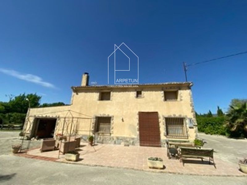 Chalet Independiente en venta Ontinyent, Valencia. Ref: 1185. Arpetun