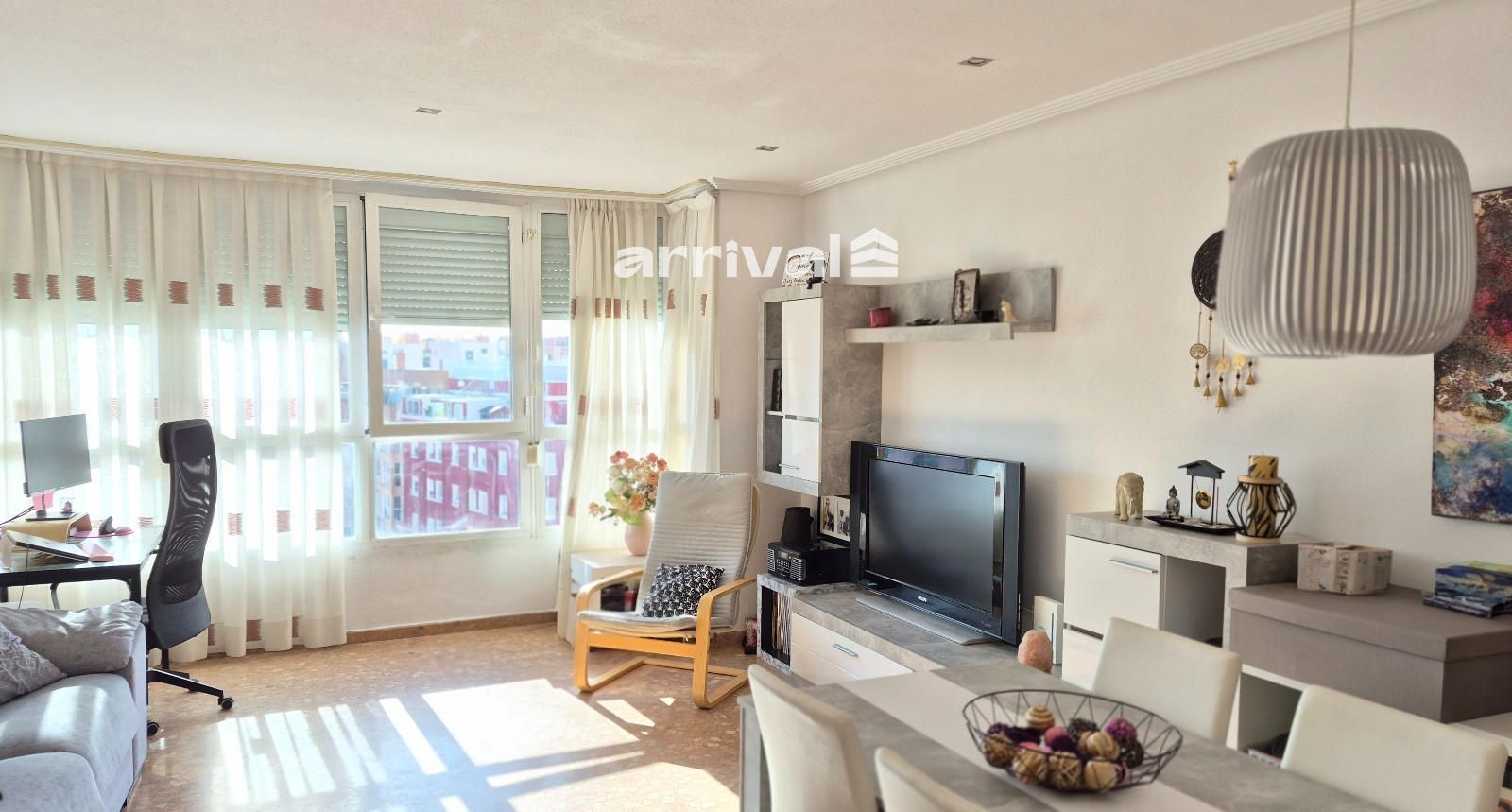 VIVIENDA EN FINCA SEMINUEVA JUNTO A JERÓNIMO MONSORIU
