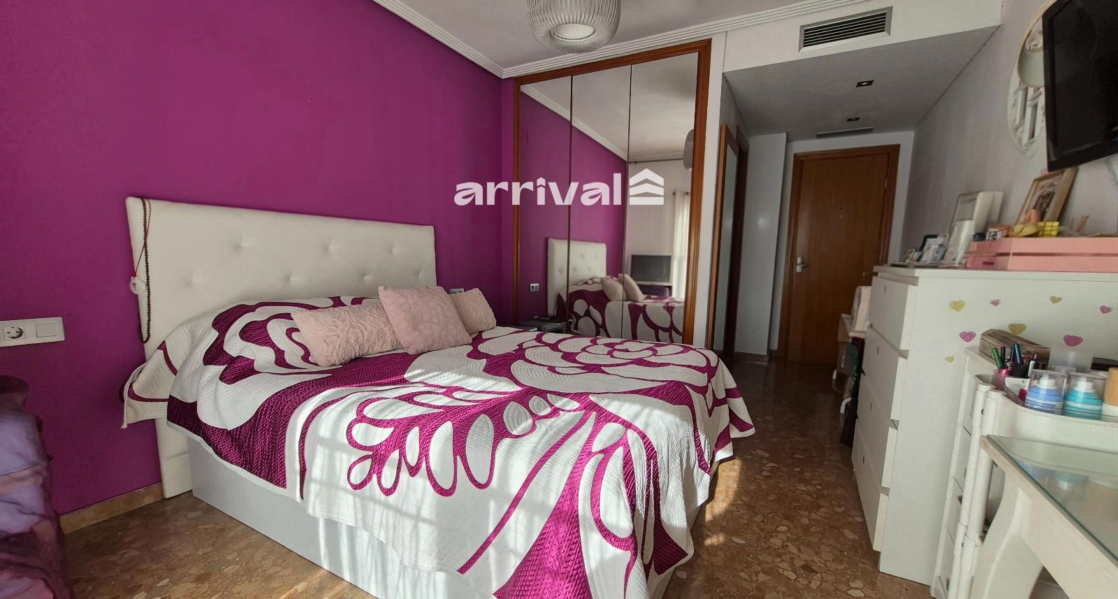 VIVIENDA EN FINCA SEMINUEVA JUNTO A JERÓNIMO MONSORIU