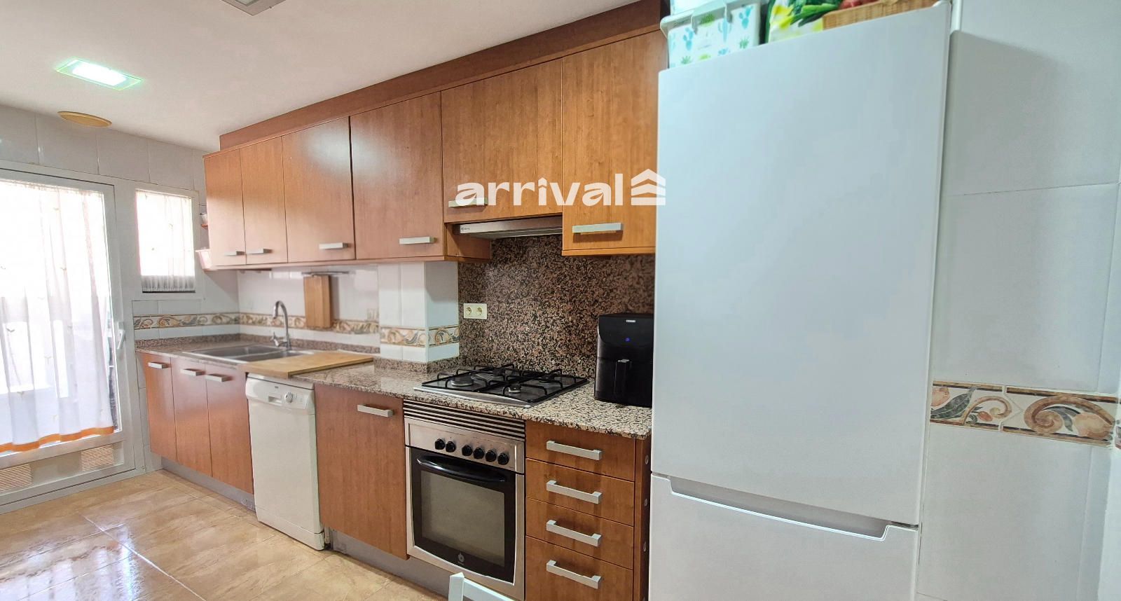 VIVIENDA EN FINCA SEMINUEVA JUNTO A JERÓNIMO MONSORIU