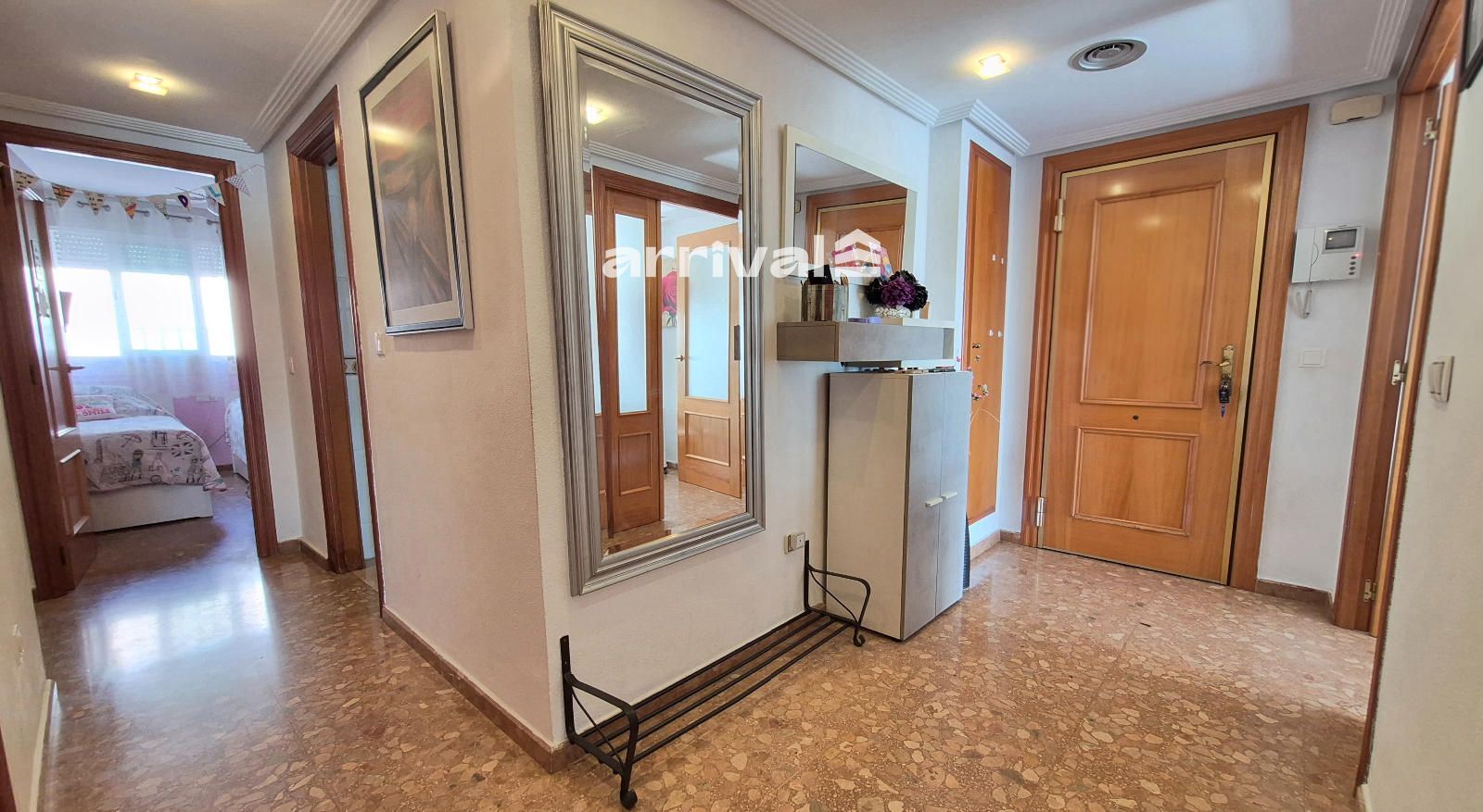 VIVIENDA EN FINCA SEMINUEVA JUNTO A JERÓNIMO MONSORIU
