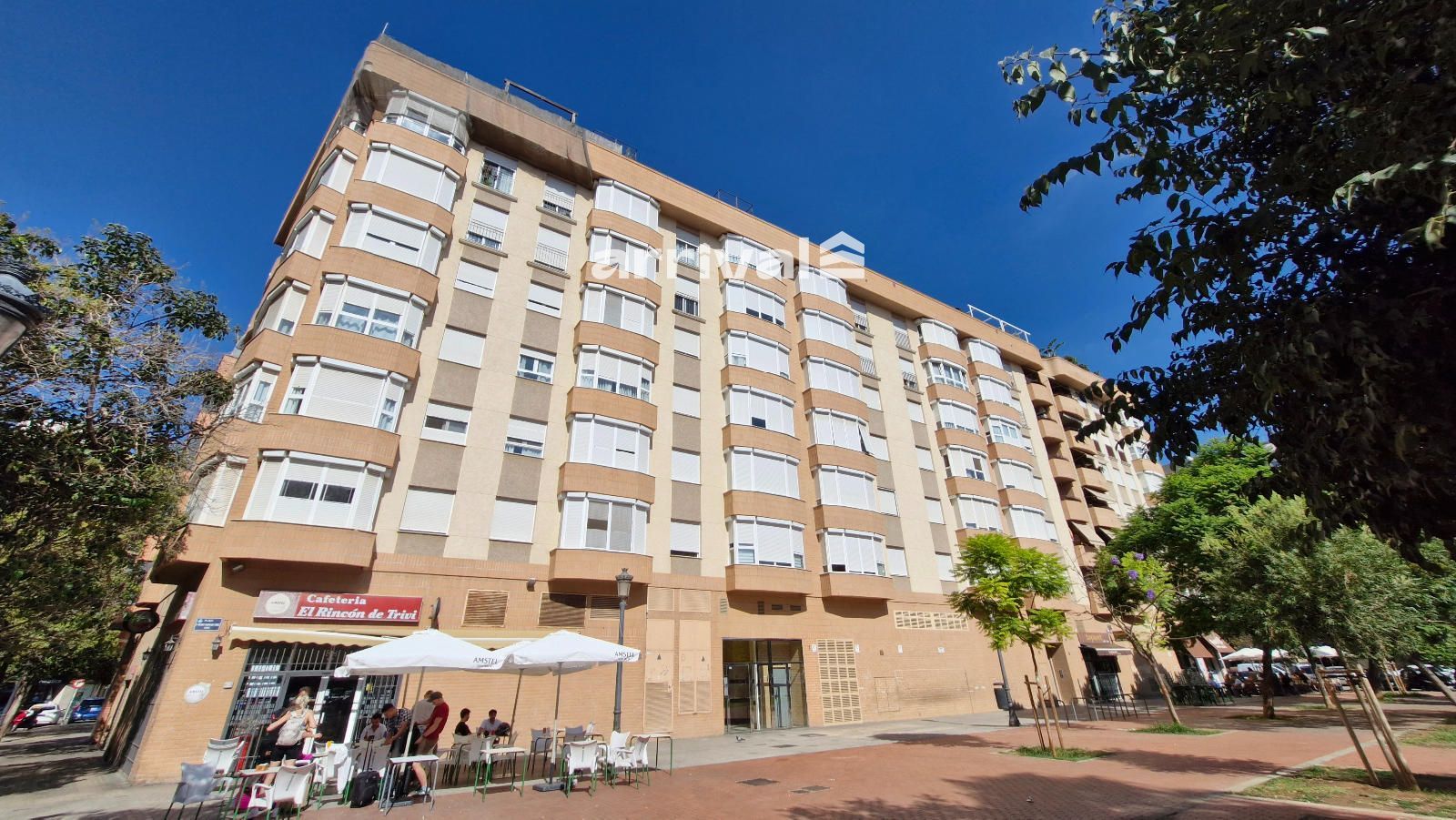 VIVIENDA EN FINCA SEMINUEVA JUNTO A JERÓNIMO MONSORIU