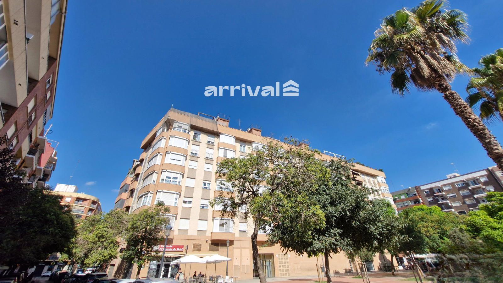 VIVIENDA EN FINCA SEMINUEVA JUNTO A JERÓNIMO MONSORIU